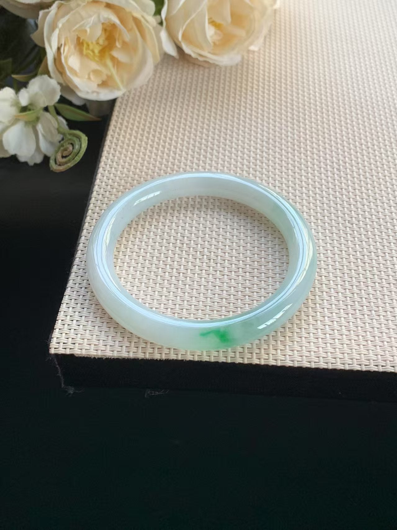 冰糯化 辣阳绿圆条翡翠手镯 尺寸51-7.5-7.5,细纹